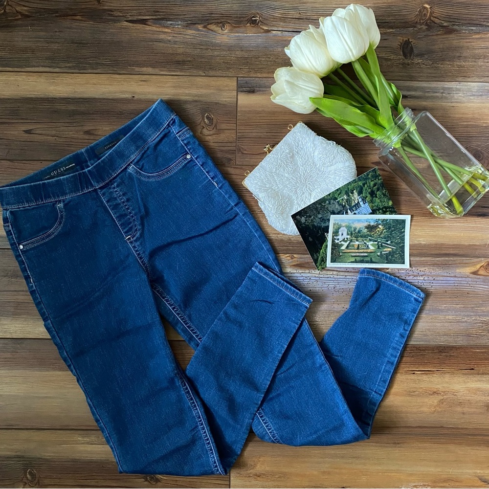 Comfy, Flexible Guess Jeggings
